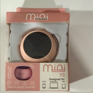 Mini Wireless Speaker in Pink